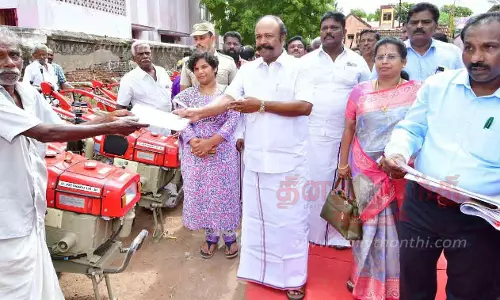 திருப்பத்தூரில் 145 விவசாயிகளுக்கு ரூ.3¾ கோடியில் நலத்திட்ட உதவிகள் அமைச்சர் கே.ஆர்.பெரியகருப்பன் வழங்கினார் திருப்பத்தூரில் 145 விவசாயிகளுக்கு ரூ.3¾ கோடியில் நலத்திட்ட உதவிகள் அமைச்சர் கே.ஆர்.பெரியகருப்பன் வழங்கினார்