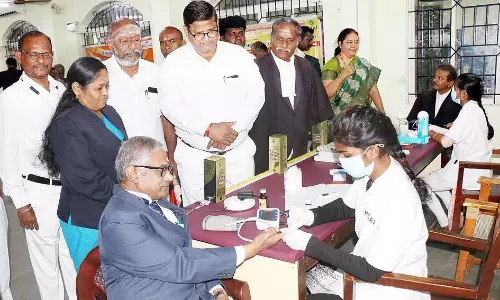 திருச்சி கோர்ட்டில் இலவச மருத்துவ பரிசோதனை முகாம்