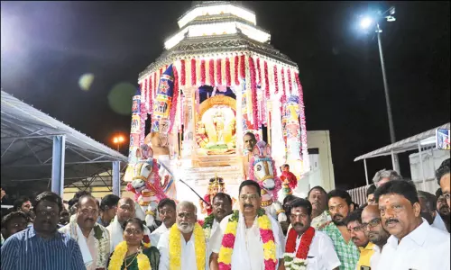 திருத்தணி முருகன் கோவிலில் ரூ.4 கோடியில் புதிய வெள்ளி தேர் திருத்தணி முருகன் கோவிலில் ரூ.4 கோடியில் புதிய வெள்ளி தேர்