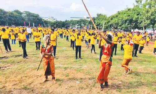 தமிழ்நாடு சிலம்ப கழகம் சார்பில் 2,023 வீரர்கள் தொடர்ந்து ஒரு மணி நேரம் சிலம்பம் சுற்றி சாதனை