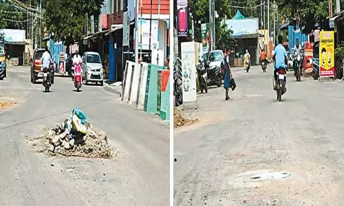 தினத்தந்தி செய்தி எதிரொலி:  சாலை நடுவில் குவிந்து கிடந்த மண் குவியல் அகற்றம்