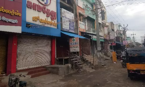 சங்கராபுரம், மூங்கில்துறைப்பட்டில் வியாபாரிகள் கடையடைப்பு- போராட்டம்