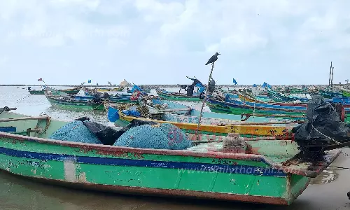 மீனவர்கள் 2-வது நாளாக மீன்பிடிக்க செல்லவில்லை மீனவர்கள் 2-வது நாளாக மீன்பிடிக்க செல்லவில்லை