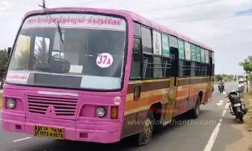 டயர் வெடித்து பஞ்சரான அரசு பஸ்சால் பரபரப்பு