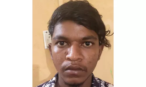 மோட்டார் சைக்கிள் திருடிய வாலிபர் கைது