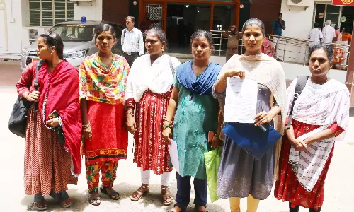 உயர்நீதிமன்ற உத்தரவின்படிநிரந்தர தன்மையுடைய பணி நியமன ஆணை வழங்க வேண்டும்செவிலியர்கள் கோரிக்கை உயர்நீதிமன்ற உத்தரவின்படிநிரந்தர தன்மையுடைய பணி நியமன ஆணை வழங்க வேண்டும்செவிலியர்கள் கோரிக்கை