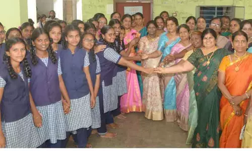 பள்ளிகளில் ஆசிரியர் தின விழா பள்ளிகளில் ஆசிரியர் தின விழா