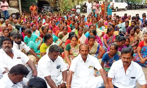 உடுமலை துணை போலீஸ் சூப்பிரண்டு அலுவலகம் முற்றுகை உடுமலை துணை போலீஸ் சூப்பிரண்டு அலுவலகம் முற்றுகை