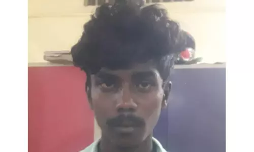 கஞ்சா விற்ற வாலிபர் கைது; ஒருவர் தப்பி ஓட்டம்