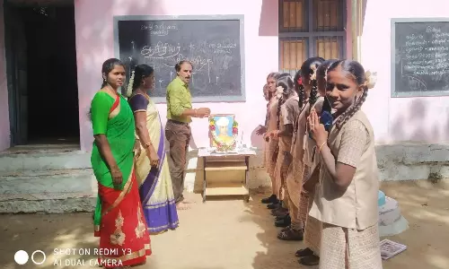 அரசு பள்ளிகளில் ஆசிரியர் தின விழா கொண்டாட்டம்