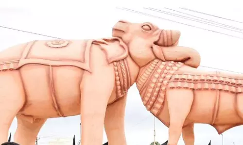 ஒரு முகத்துடன் கூடிய சிலை திறப்பு