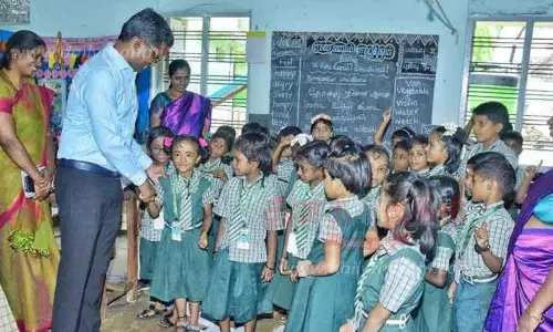 காலை உணவுத்திட்டம் குறித்து மாணவர்களிடம் கேட்டறிந்த கலெக்டர்