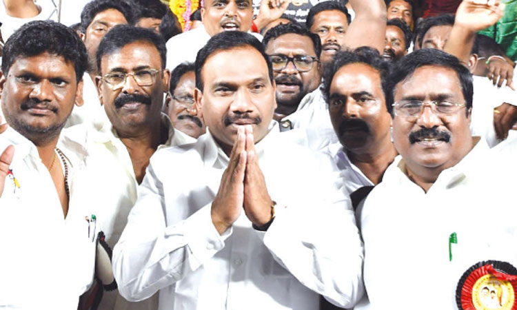 பா.ஜ.க.வில் எவ்வளவு பெரிய கொம்பனாக  இருந்தாலும் வாருங்கள்: சனாதனம்  குறித்து  விவாதிக்க நான் தயார் -  ஆ.ராசா எம்.பி. பேச்சு