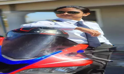 நீலகிரியை சேர்ந்த இளம்பெண் விமானியானார்