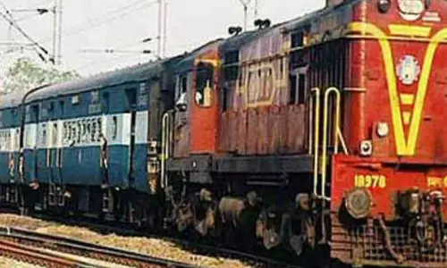 மொரப்பூர், பொம்மிடியில் கூடுதல்ரெயில்கள் நின்று செல்ல வேண்டும்