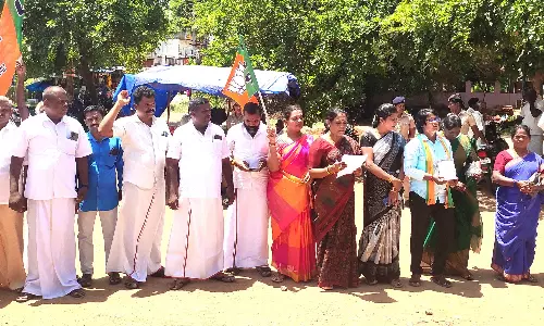 பா.ஜ.க.வினர் உண்டியல் ஏந்தி ஆர்ப்பாட்டம்