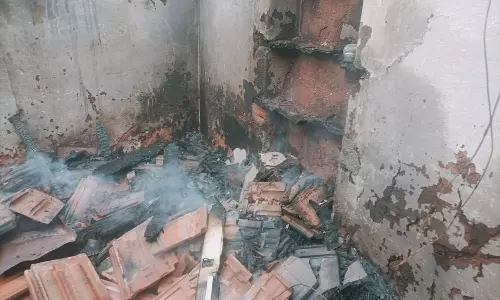 கூலித்தொழிலாளி வீட்டில் தீ