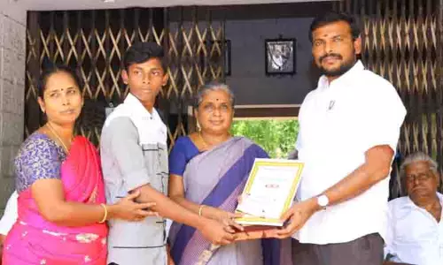 அரசு பள்ளியில் ஆசிரியர் தின விழா