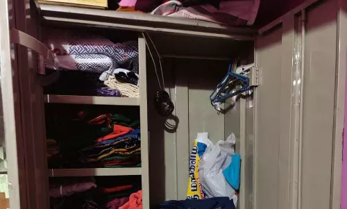 தனியார் நிறுவன ஊழியர் வீட்டில் நகை-பணம் திருட்டு