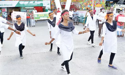 மாணவ-மாணவிகள் விழிப்புணர்வு நடனம் மாணவ-மாணவிகள் விழிப்புணர்வு நடனம்