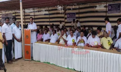 தொழில்துறை கூட்டமைப்பினர் உண்ணாவிரத போராட்டம்