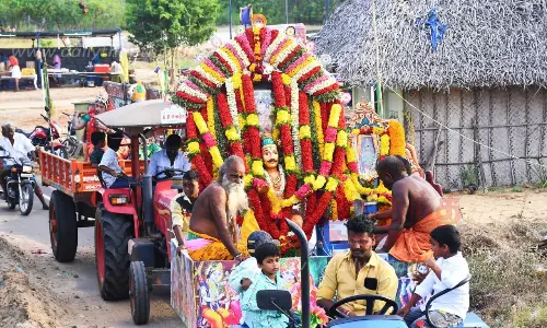 கருட வாகனத்தில் கிருஷ்ணர் வீதி உலா