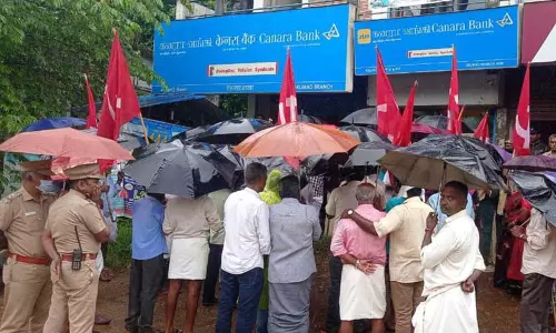 விலைவாசி உயர்வை கண்டித்து மார்க்சிஸ்ட் கம்யூனிஸ்டு கட்சியினர் சாலை மறியல்-217 பேர் கைது