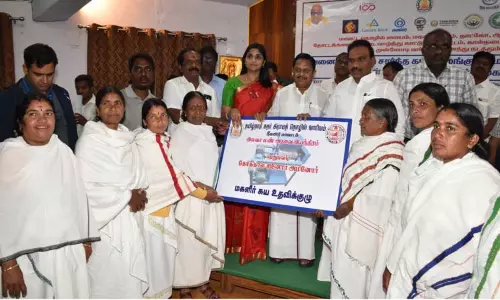 நீலகிரியில் 136 பயனாளிகளுக்கு ரூ.11¾ கோடியில் வங்கி கடன் உதவிகள்-அமைச்சர் ராமச்சந்திரன் வழங்கினார்