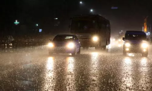 சென்னை மற்றும் புறநகர் பகுதிகளில் கொட்டித்தீர்க்கும் கனமழை