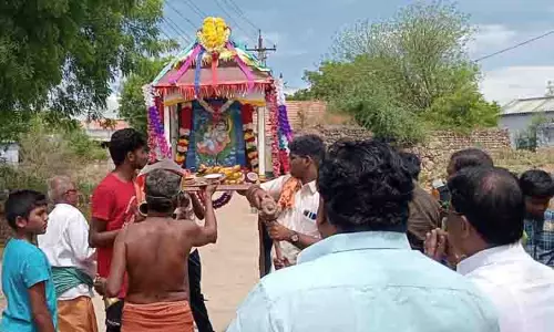 வழுக்கு மரம் ஏறும் நிகழ்ச்சி