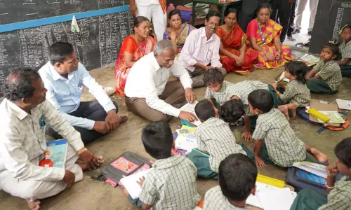 மாணவர்களின் கற்றல் திறன் குறித்து கலெக்டர் ஆய்வு மாணவர்களின் கற்றல் திறன் குறித்து கலெக்டர் ஆய்வு