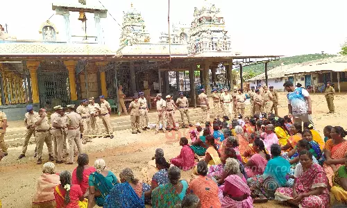 பேளுக்குறிச்சி அருகேஅனைத்து மக்களும் கோவிலில் வழிபட அனுமதி