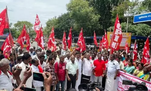 மாவட்டத்தில் 6 இடங்களில் கம்யூனிஸ்டு கட்சியினர் மறியல்