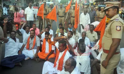 அமைச்சர் உதயநிதியை கண்டித்து மறியல்; இந்து முன்னணியினர் 28 பேர் கைது