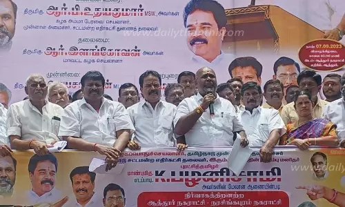 ஆத்தூரில் அ.தி.மு.க. ஆா்ப்பாட்டம்:சனாதனத்தை பற்றி பேசி தி.மு.க.வினர் புலி வாலை பிடித்துள்ளனர்முன்னாள் அமைச்சர் ஆர்.பி.உதயகுமார் பேச்சு