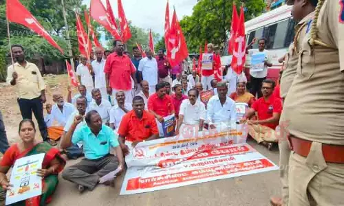 மத்திய அரசை கண்டித்து மார்க்சிஸ்ட் கம்யூனிஸ்டு கட்சியினர் மறியல்