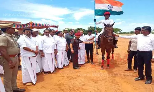 மாணவர்களுக்கு குதிரையேற்ற பயிற்சி- அமைச்சர் கே.ஆர்.பெரிய கருப்பன் தொடங்கி வைத்தார்