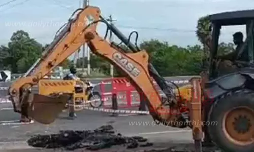 தேசிய நெடுஞ்சாலையில் ஏற்பட்டராட்சத பள்ளம் சீரமைப்பு பணி தீவிரம்