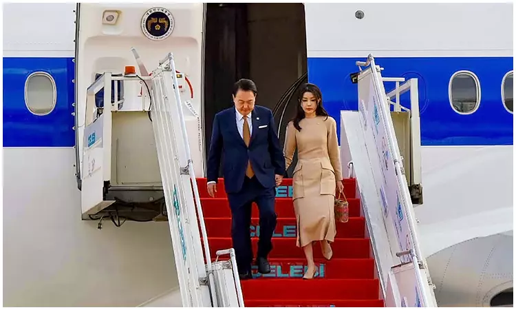 டெல்லி விமான நிலையத்திற்கு வந்தடைந்த தென்கொரிய ஜனாதிபதி யோன் சுக் யோல்...! டெல்லி விமான நிலையத்திற்கு வந்தடைந்த தென்கொரிய ஜனாதிபதி யோன் சுக் யோல்...!