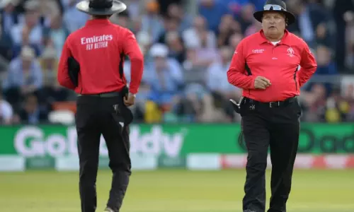 ஐசிசி 50 ஓவர் உலகக்கோப்பை தொடர்...நடுவர்கள் பட்டியல் வெளியீடு...! ஐசிசி 50 ஓவர் உலகக்கோப்பை தொடர்...நடுவர்கள் பட்டியல் வெளியீடு...!