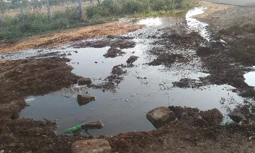 குழாய் உடைந்து வீணாகும் குடிநீர்