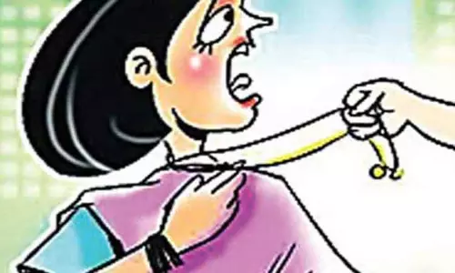 வீடு புகுந்து மூதாட்டியிடம் 5 பவுன் தங்க சங்கிலி பறிப்பு