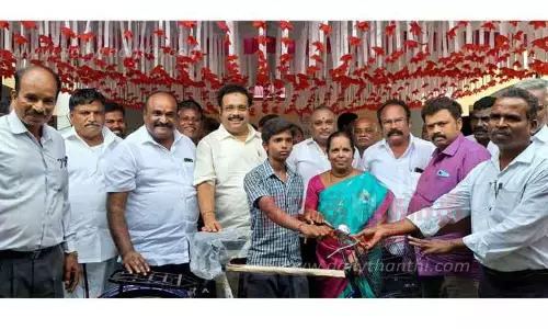 மாணவர்களுக்கு விலையில்லா சைக்கிள்கள்