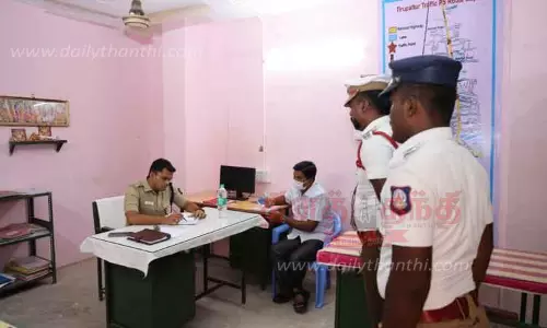 போக்குவரத்து காவல் நிலையத்தை போலீஸ் சூப்பிரண்டு ஆய்வு போக்குவரத்து காவல் நிலையத்தை போலீஸ் சூப்பிரண்டு ஆய்வு