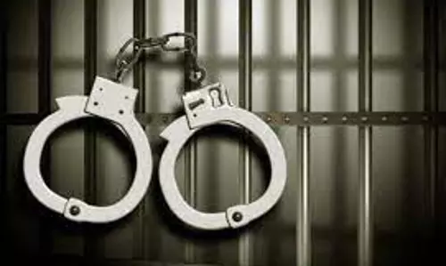 கட்டுமான தொழிலாளி கொலையில் 3 பேர் கைது; செல்போன் தர மறுத்ததால் கொன்றதாக வாக்குமூலம்