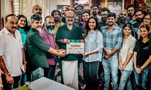 மகள் தயாரிக்கும் வெப்தொடரை தொடங்கி வைத்த ரஜினி மகள் தயாரிக்கும் வெப்தொடரை தொடங்கி வைத்த ரஜினி