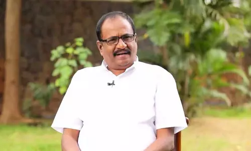 மாரிமுத்து உடலுக்கு நேரில் அஞ்சலி செலுத்திய திரைப்பிரபலங்கள் மாரிமுத்து உடலுக்கு நேரில் அஞ்சலி செலுத்திய திரைப்பிரபலங்கள்