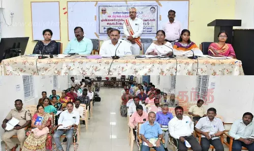 ஊழியர்கள் சுழற்சி முறையில் பணியில் இருக்க வேண்டும்