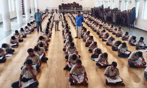 மாணவர்கள் பங்கேற்ற வாசிப்பு இயக்கம் மாணவர்கள் பங்கேற்ற வாசிப்பு இயக்கம்