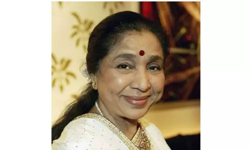 12 ஆயிரம் பாடல்களை பாடி சாதனை: 90-வது பிறந்த நாளை கொண்டாடிய ஆஷா போஸ்லே - திரைப்பட துறையினர் வாழ்த்து